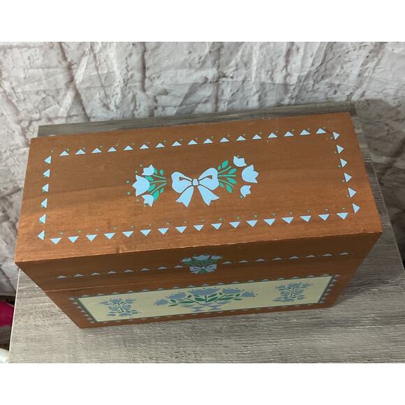 Country Folk Art Wooden Box for Card Storage Organization - Picture 6 of 8